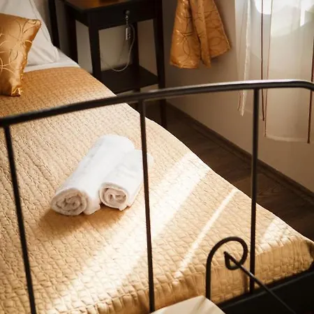 プライオールスイート スプリット ゲストハウス 4*