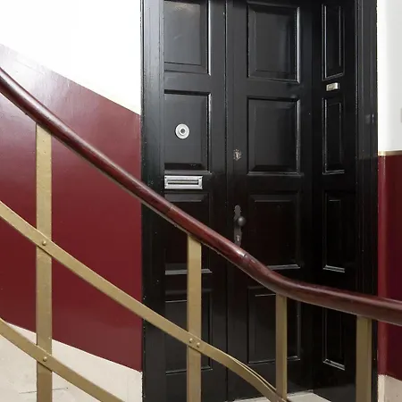 プライオールスイート スプリット ゲストハウス 4*