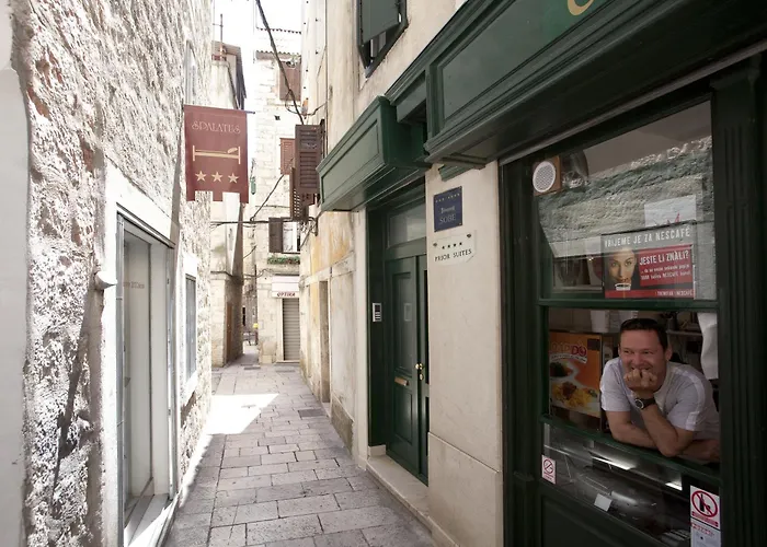 Prior بيت ضيافة 4*